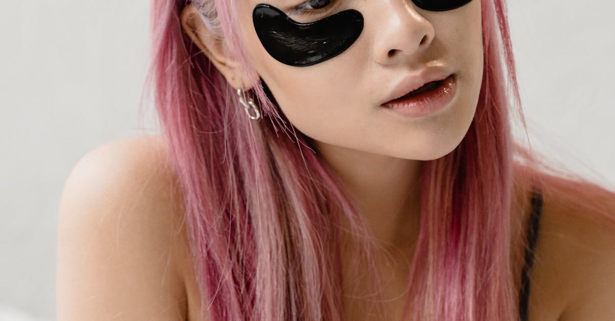 Differentiating Between Eyebrow Tattoos and Microblading