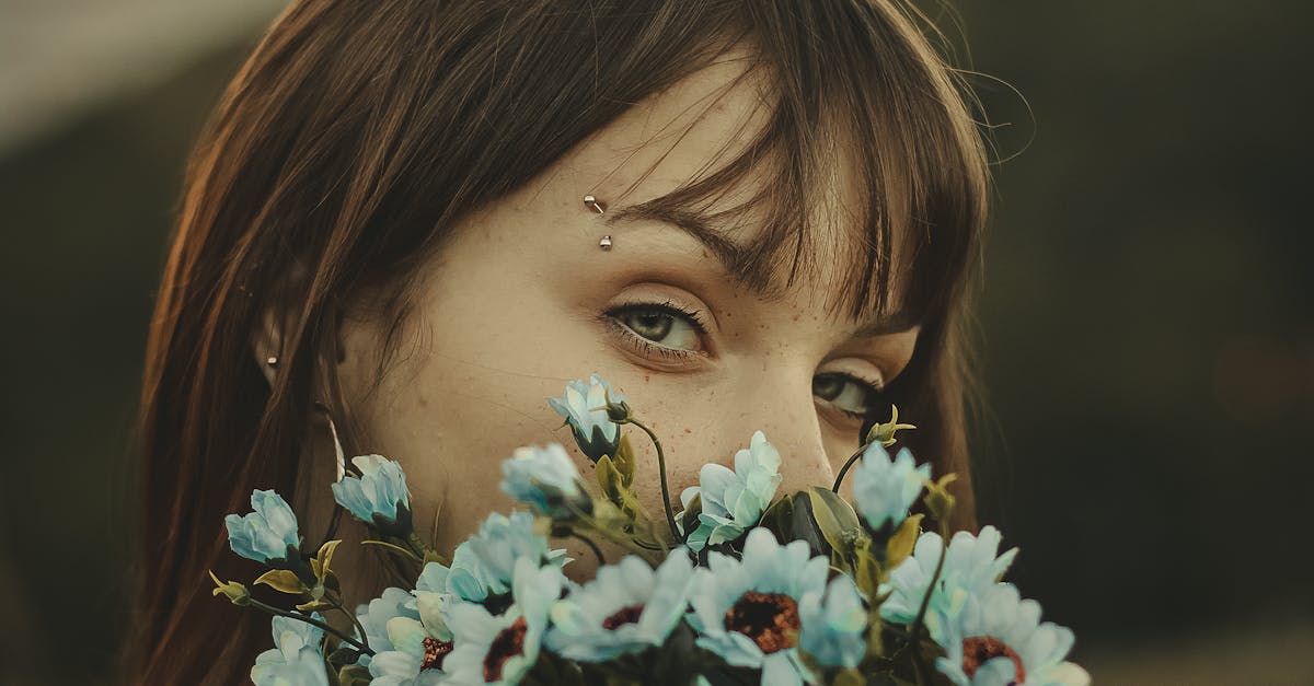 Step-by-Step Guide to Creating Perfect Eyebrows with Stencils